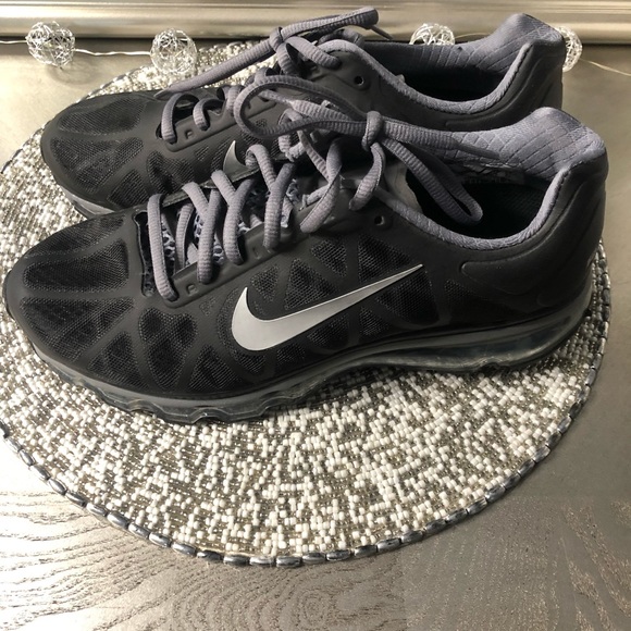 Black Nike Air Max - Picture 1 of 8